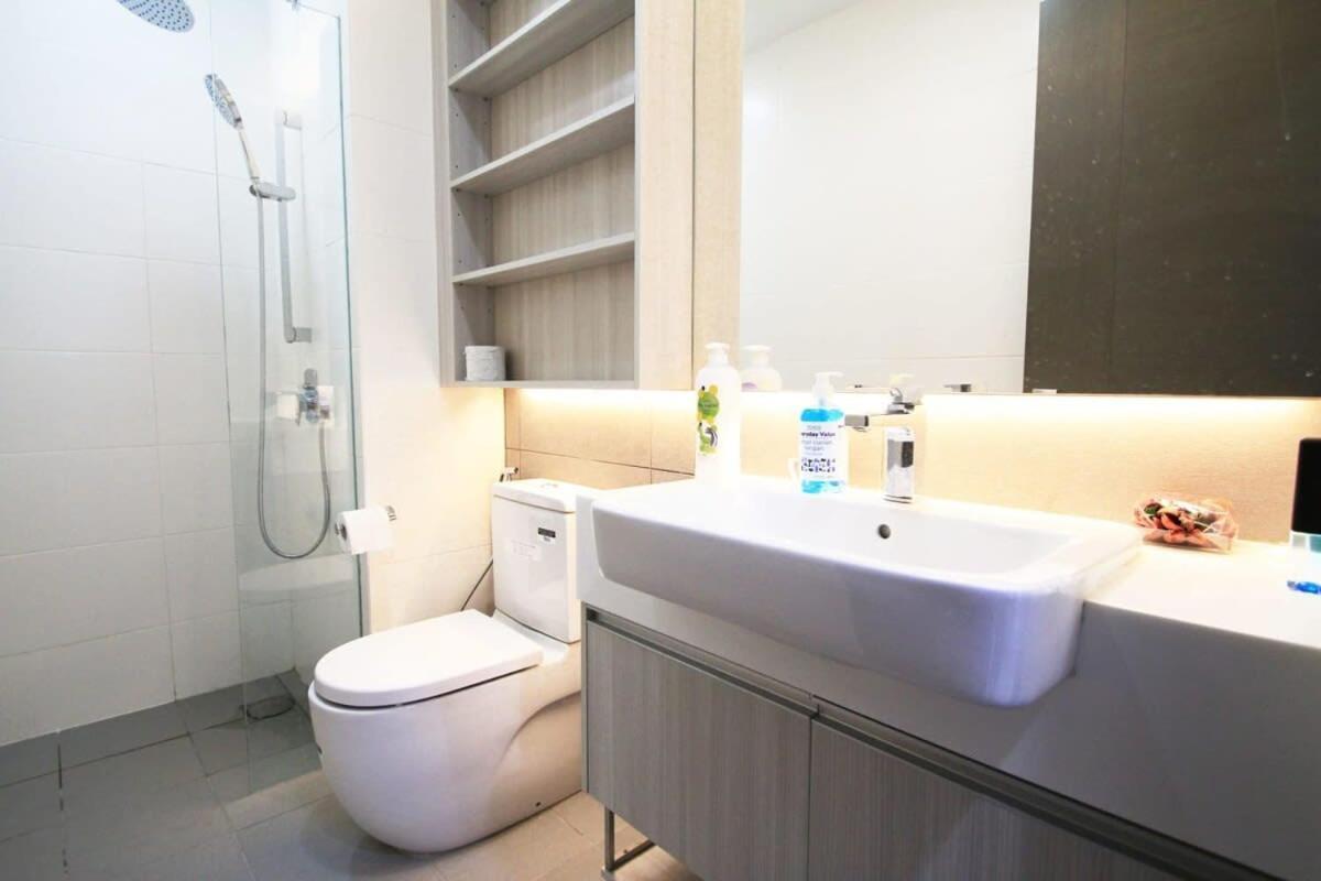 ג'והור בהרו A Stylish High-Floor 2Br Suasana Suites Views מראה חיצוני תמונה