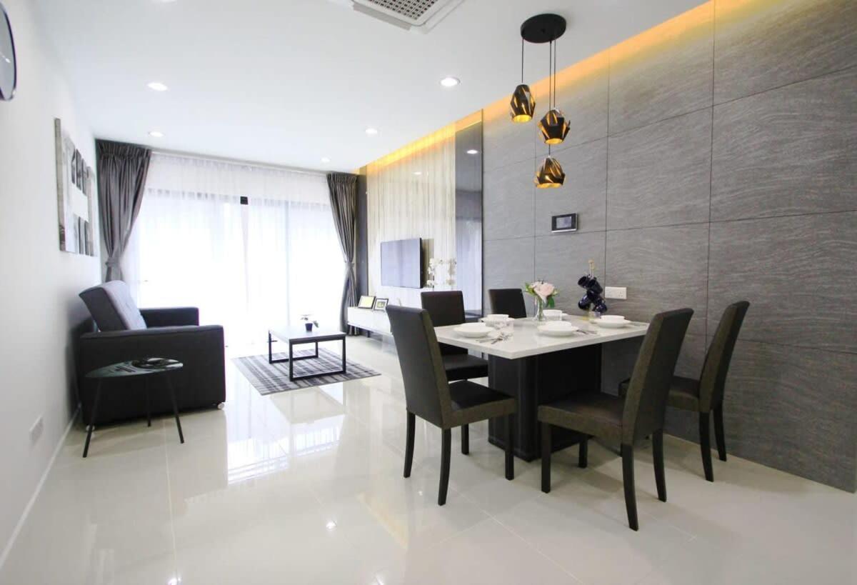ג'והור בהרו A Stylish High-Floor 2Br Suasana Suites Views מראה חיצוני תמונה