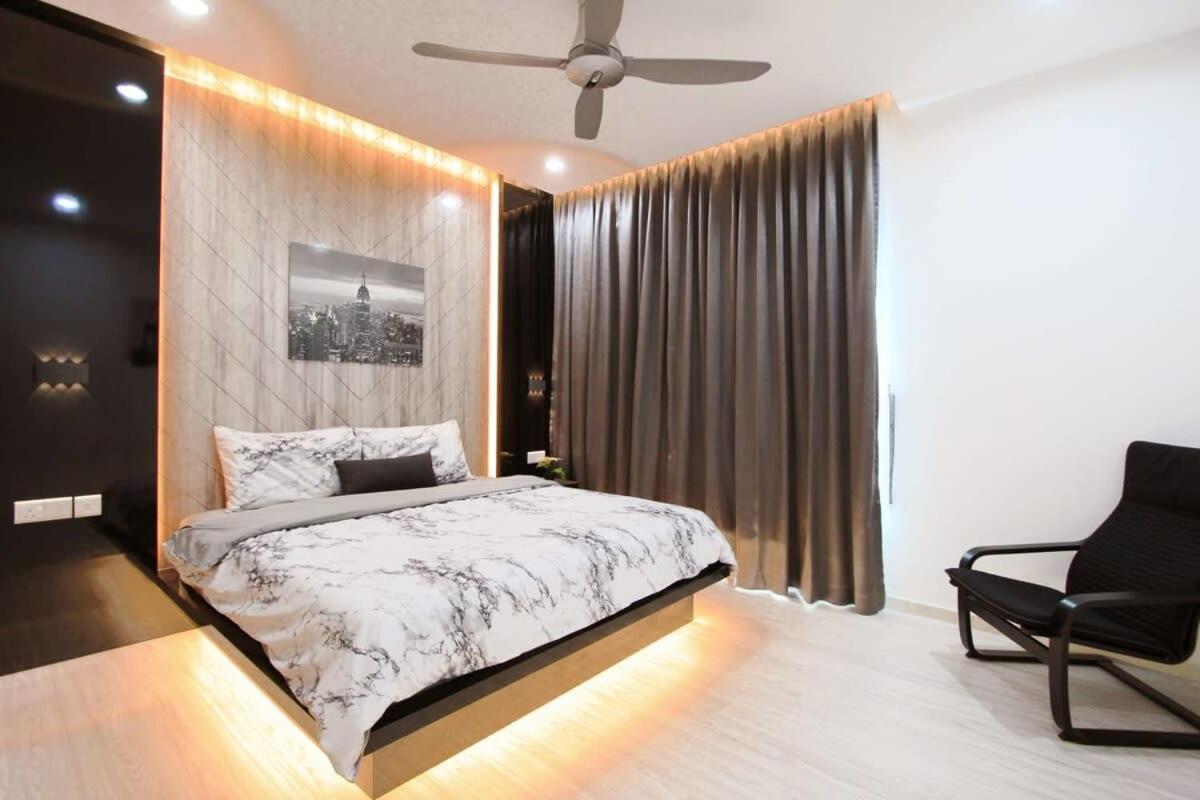 ג'והור בהרו A Stylish High-Floor 2Br Suasana Suites Views מראה חיצוני תמונה